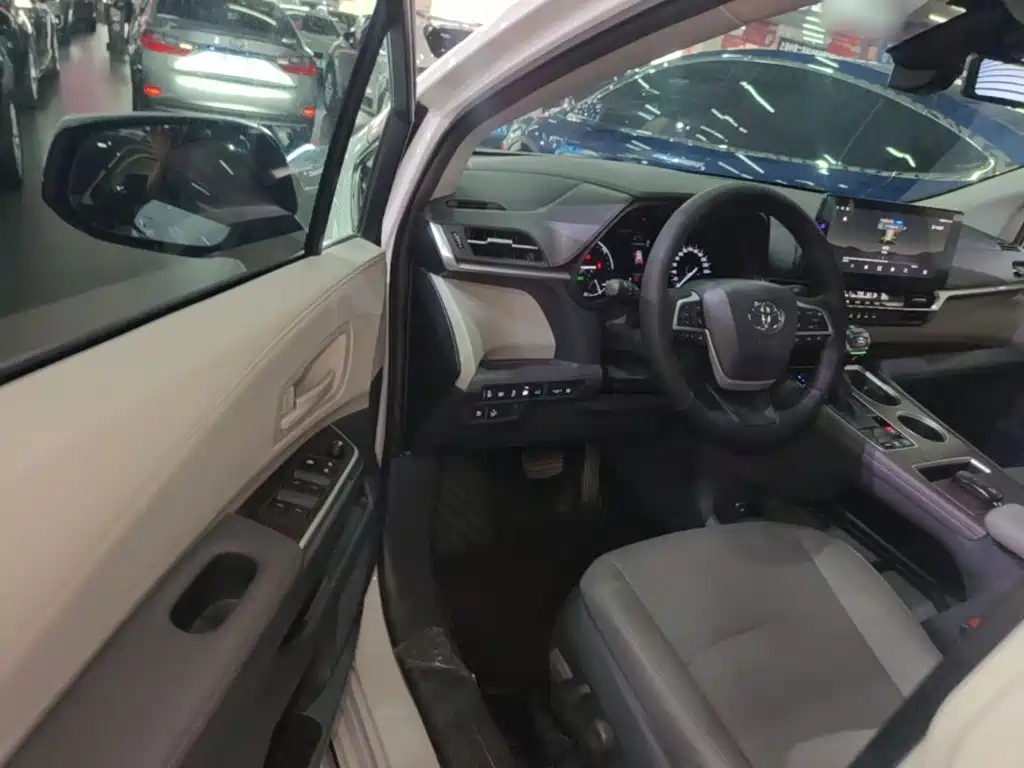 Toyota Granvia — миниатюра 16