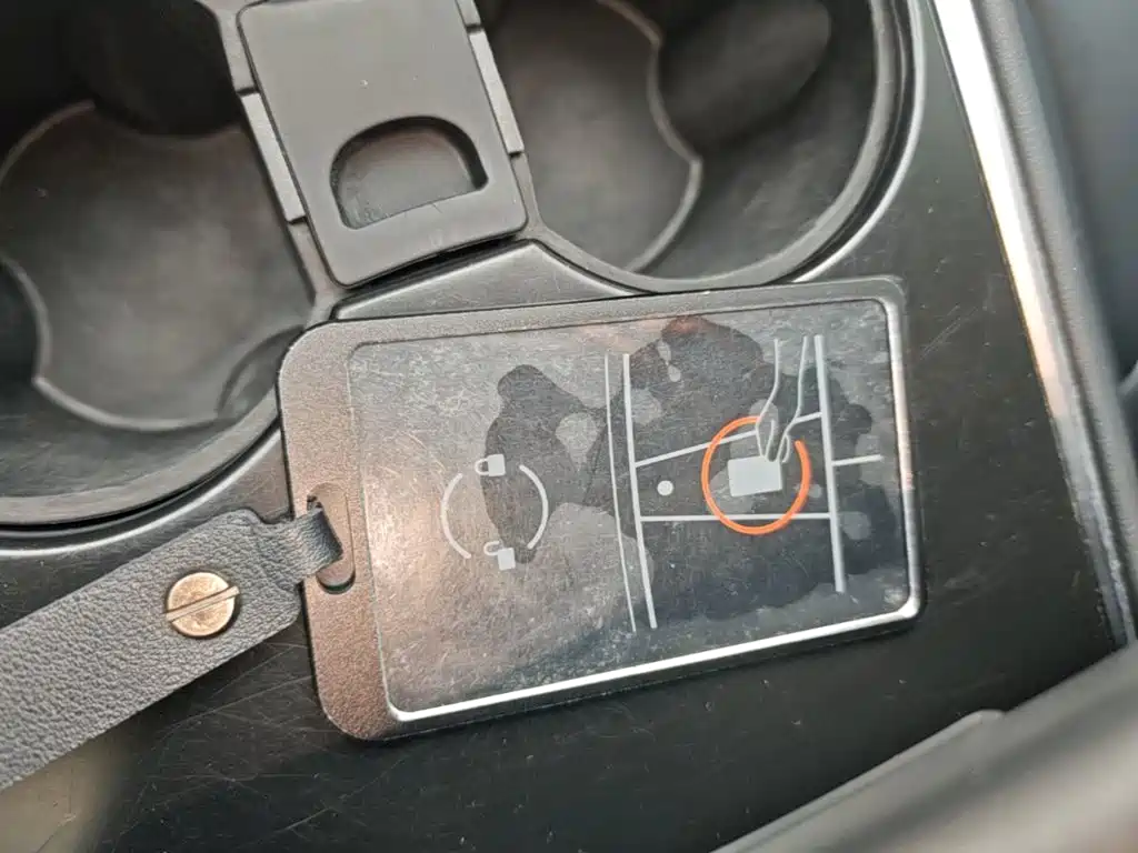 Tesla Model Y — миниатюра 9