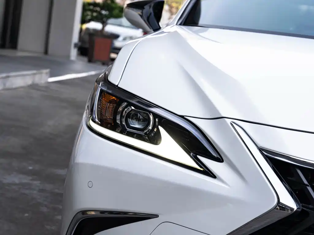 Lexus ES — миниатюра 6