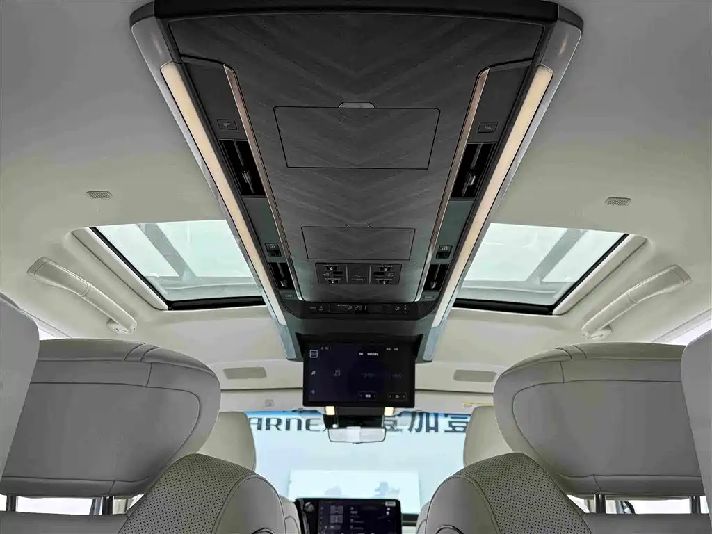 Lexus LM — миниатюра 18