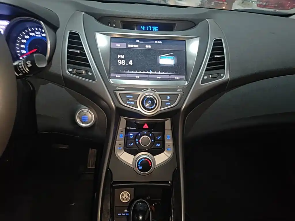 Hyundai Elantra Langdong — миниатюра 13
