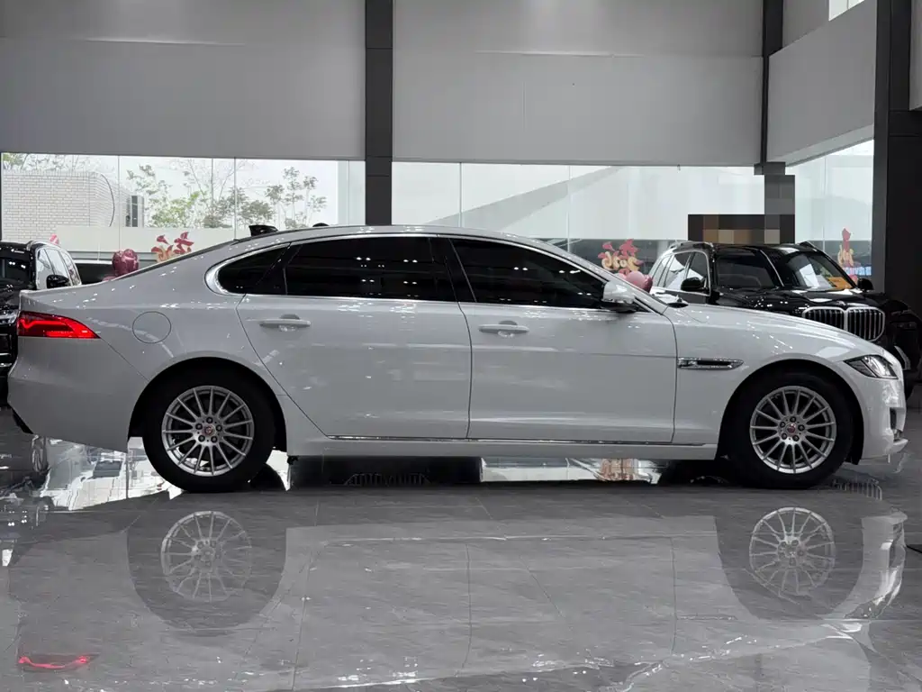 Jaguar XFL 2017 XFL 2.0T 200PS