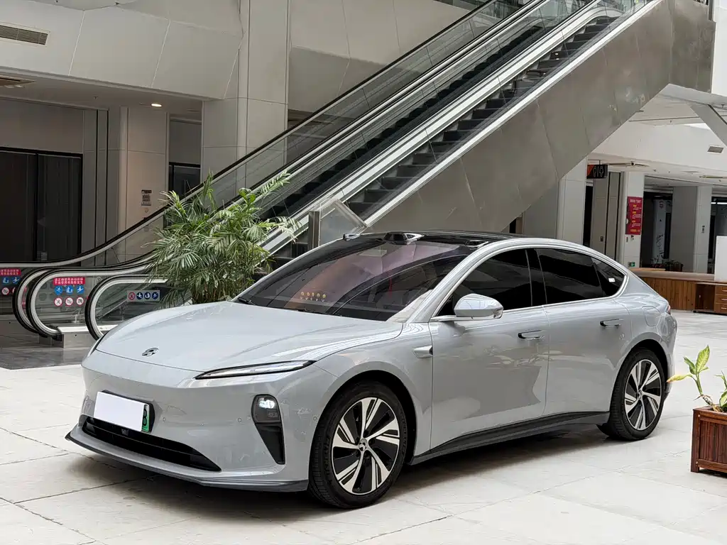 NIO ET5