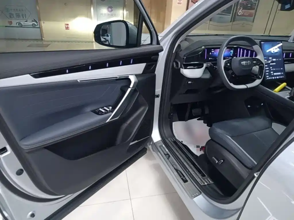 Geely Boyue L — миниатюра 16