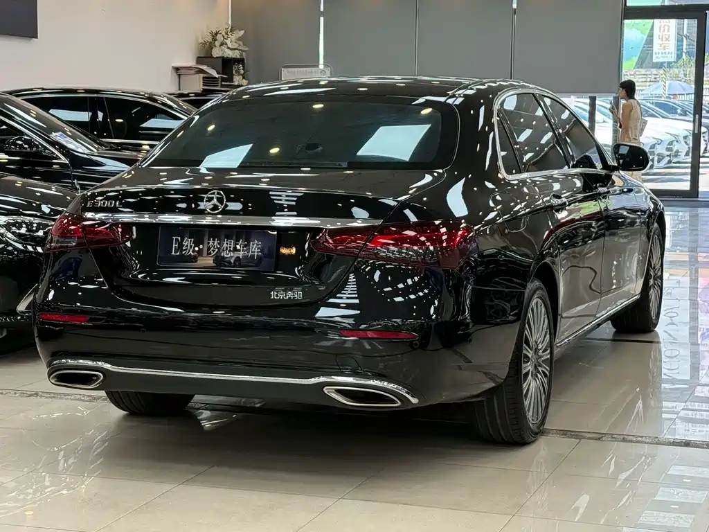 Mercedes-Benz E-Class — миниатюра 4