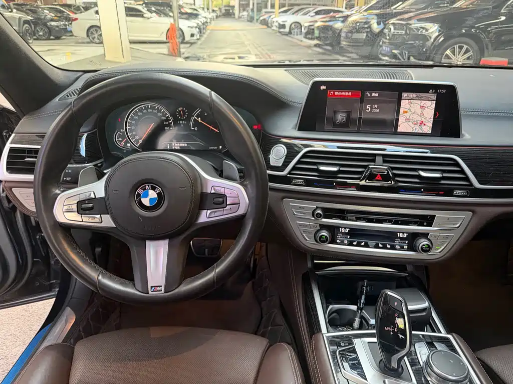 BMW 7 Series — миниатюра 12