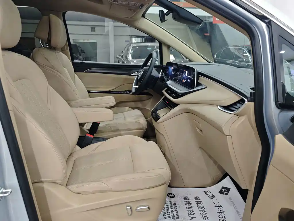 Buick GL8 Hybrid — миниатюра 10