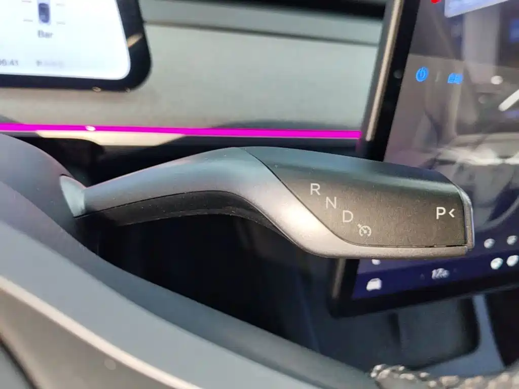 Tesla Model Y — миниатюра 14