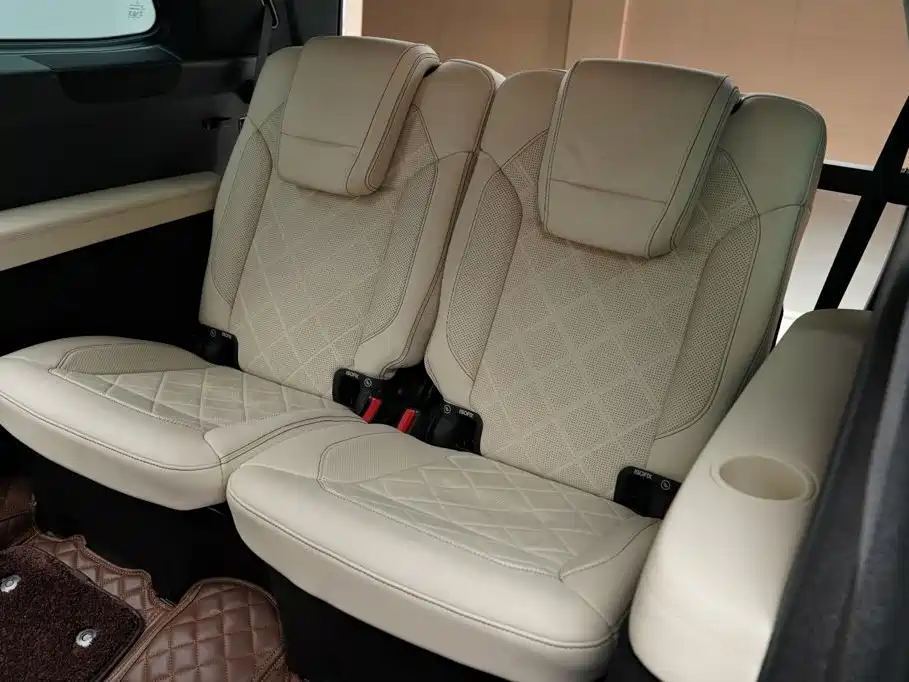 Mercedes-Benz GLS — миниатюра 35