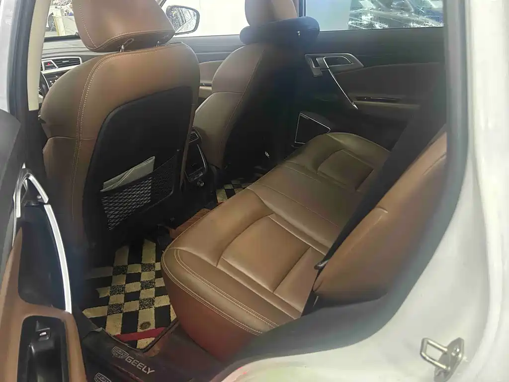 Geely Boyue — миниатюра 4