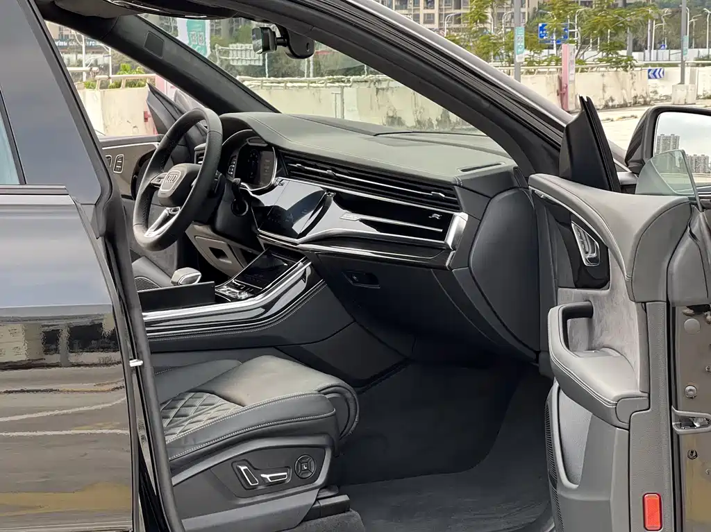 Audi Q8 2023 55 TFSI Premium