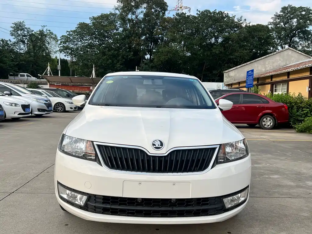 Skoda Rapid Spaceback — миниатюра 2