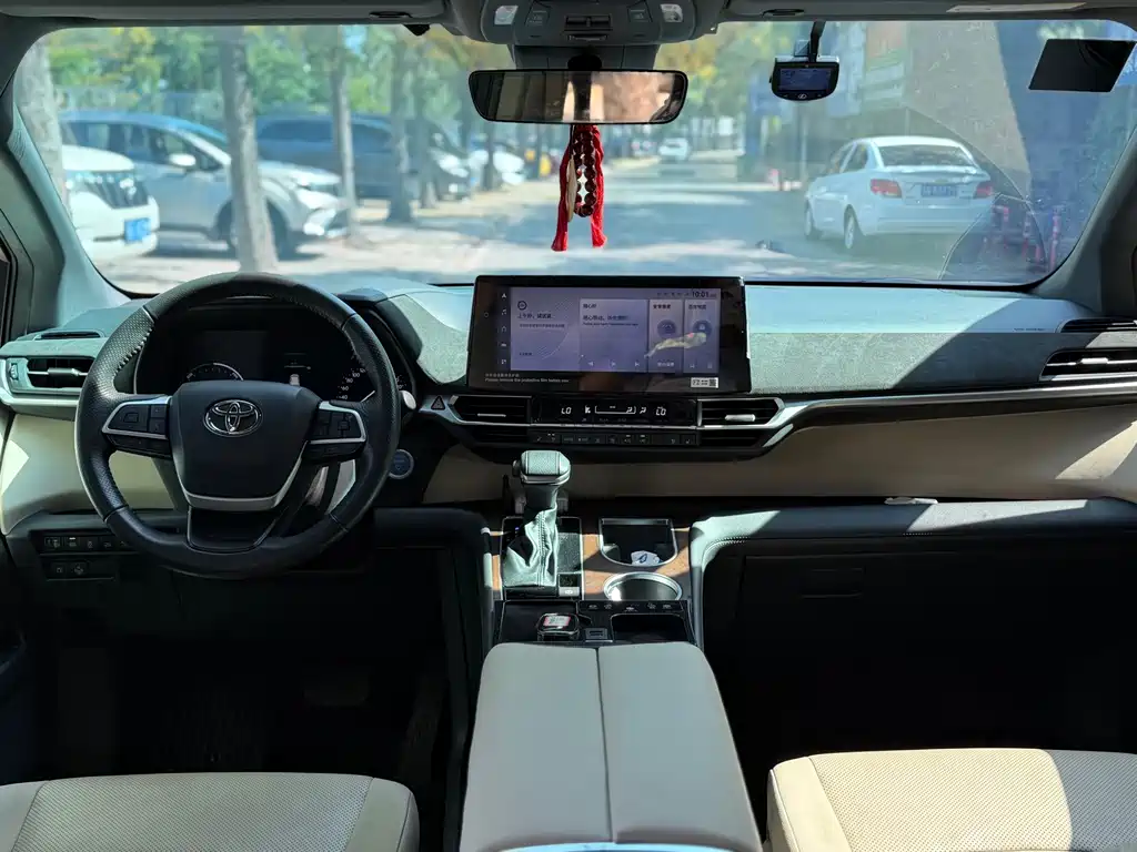 Toyota Granvia — миниатюра 18
