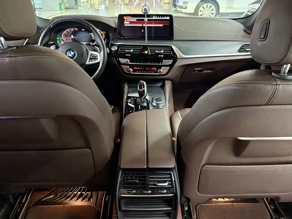 BMW 5 Series — миниатюра 18