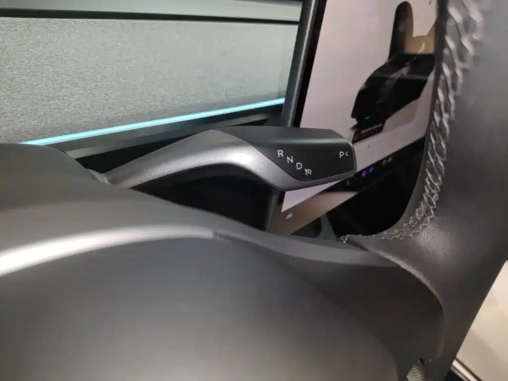 Tesla Model Y — миниатюра 14