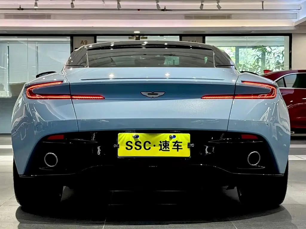 Aston Martin DB11 — миниатюра 5
