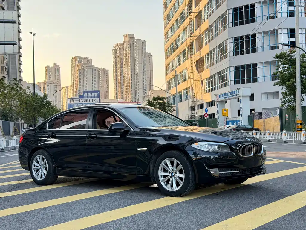 BMW 5 Series — миниатюра 3