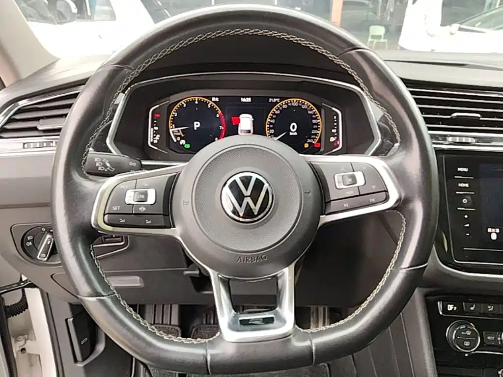 Volkswagen Tiguan L — миниатюра 11