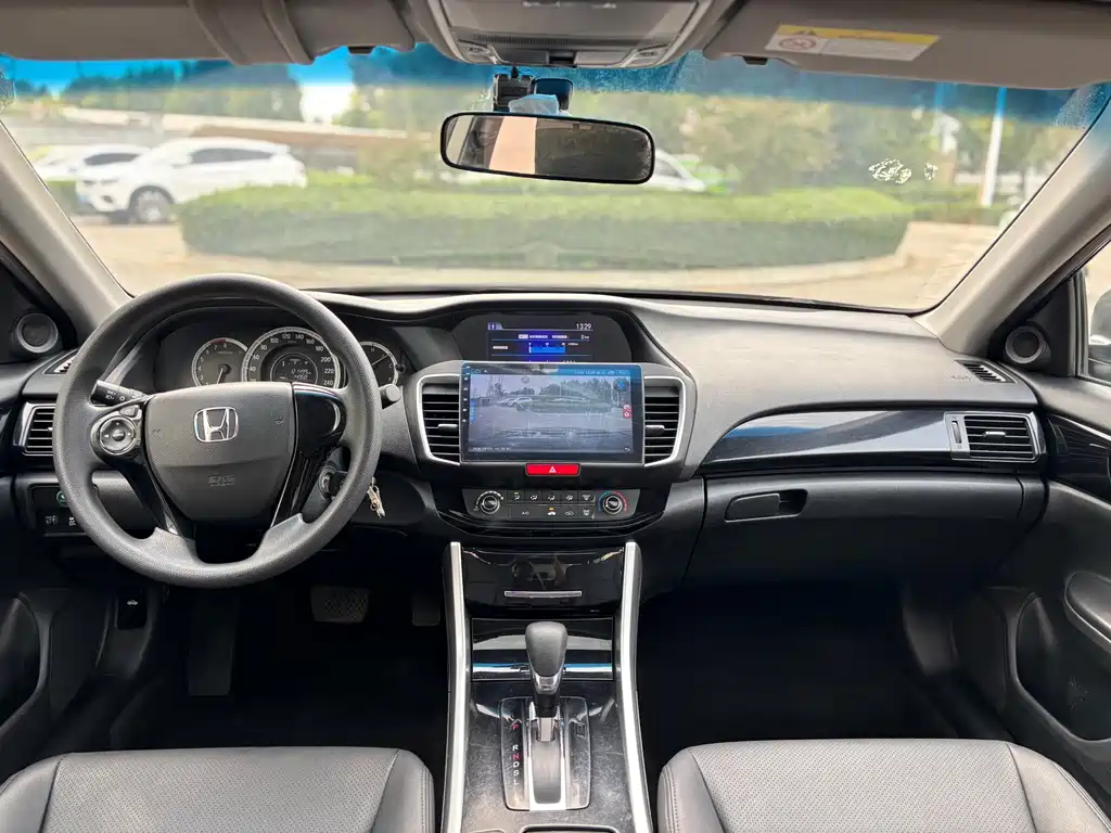 Honda Accord — миниатюра 6