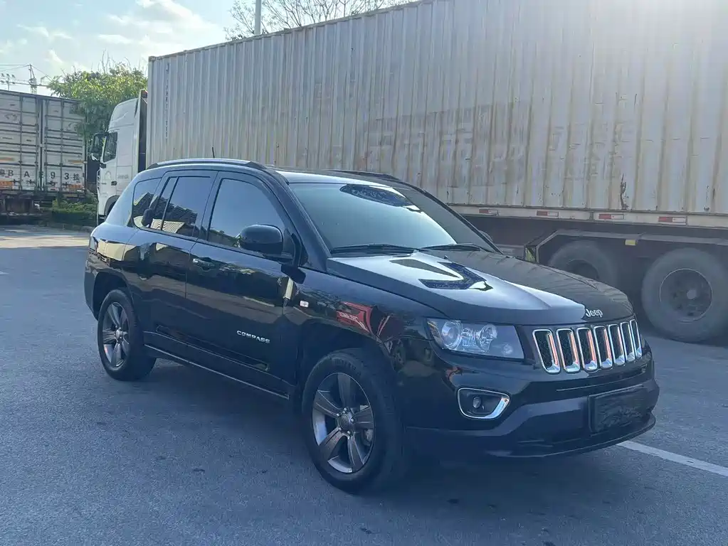Jeep Compass (Import) — миниатюра 3