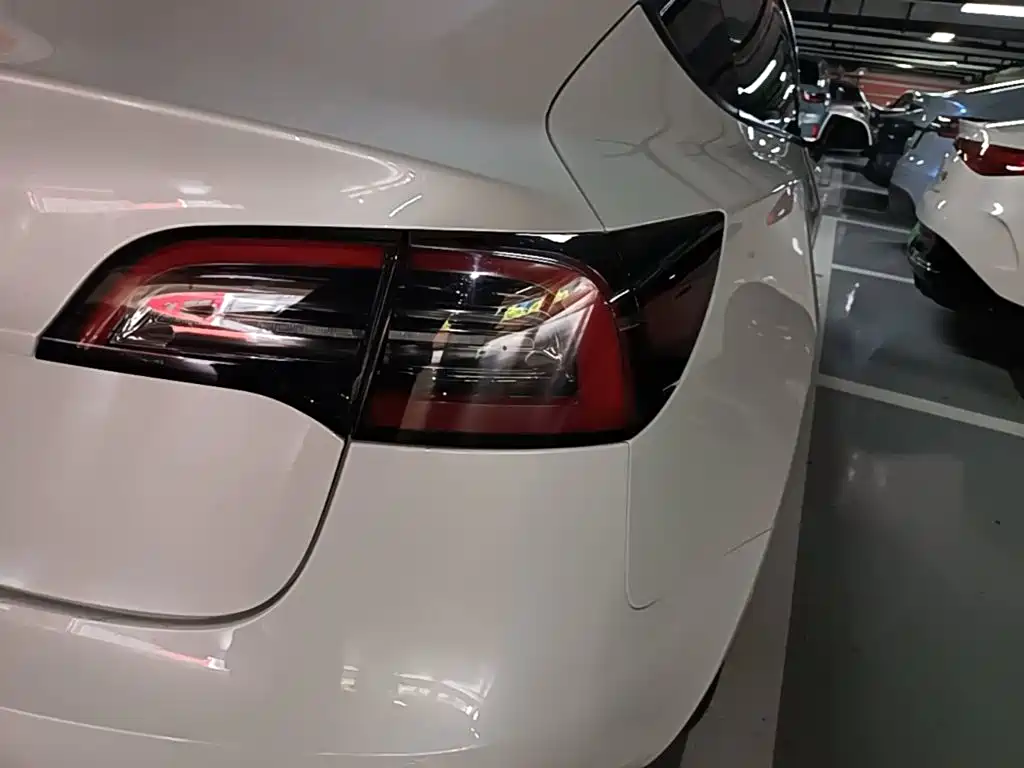 Tesla Model 3 — миниатюра 8