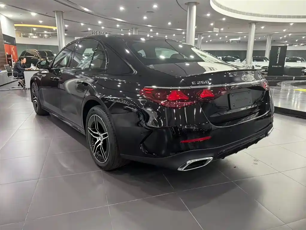 Mercedes-Benz E-Class (Import) — миниатюра 3