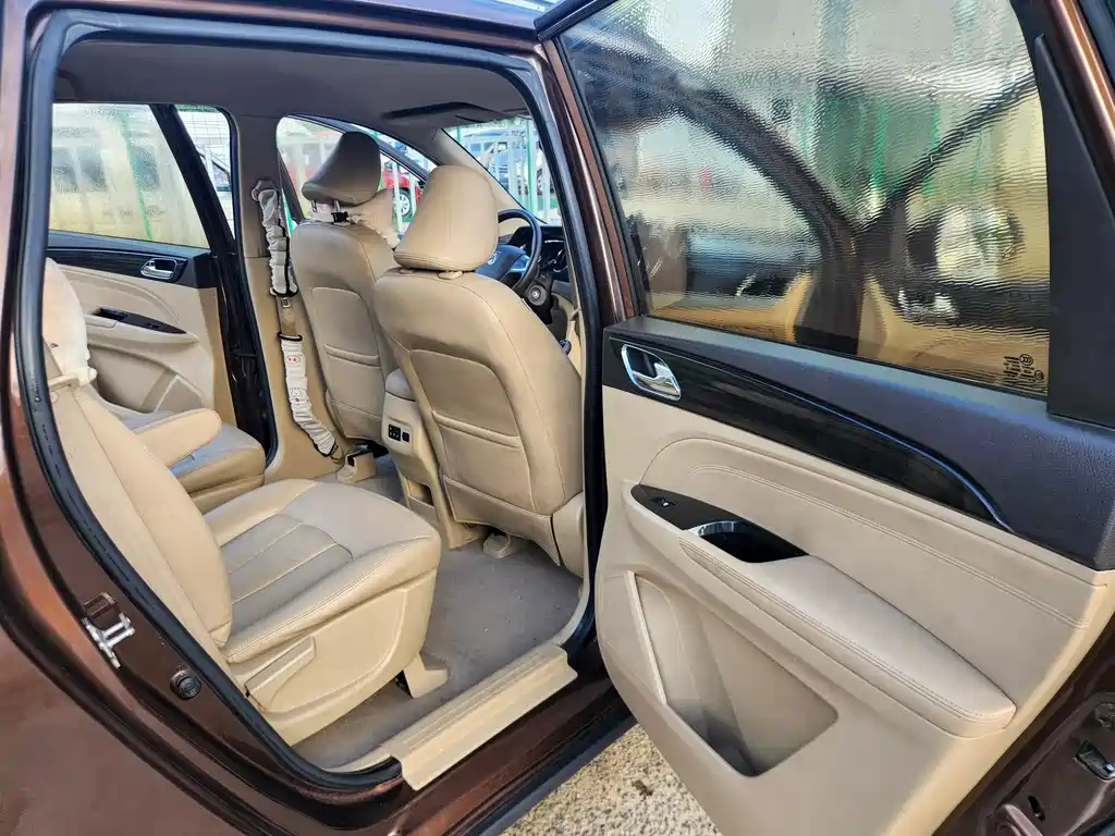 Baojun 730 1.5L Manual Comfort Type 7 seats China V, фото 16