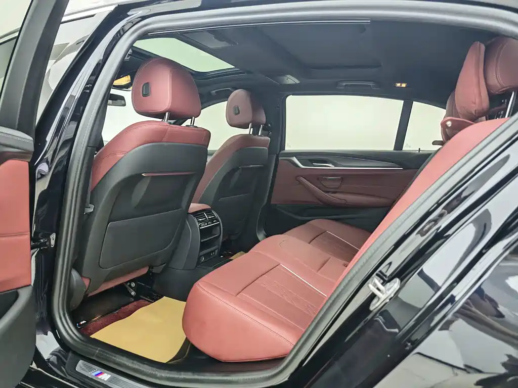 BMW 5 Series — миниатюра 4