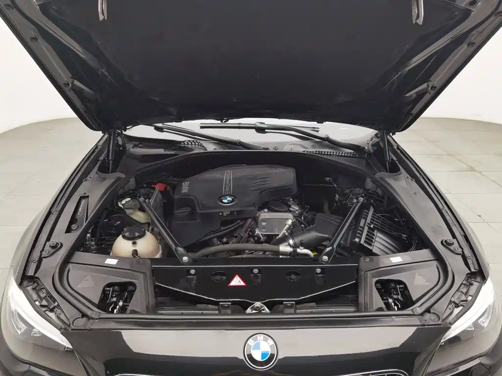 BMW 5 Series — миниатюра 6
