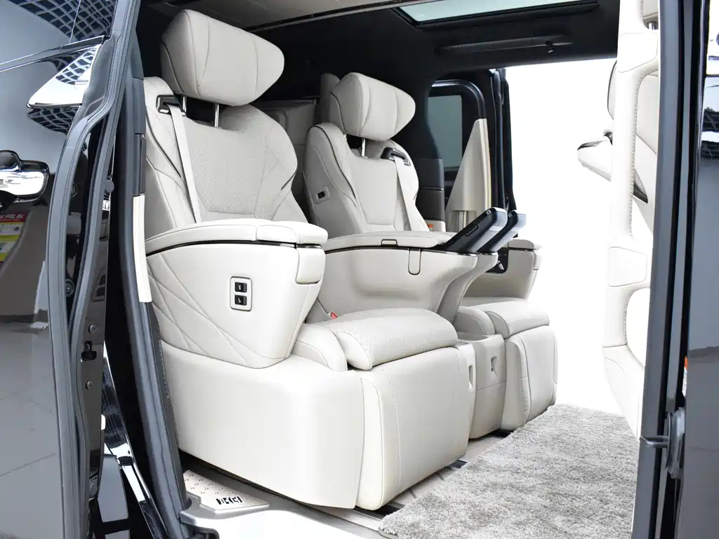 Toyota Alphard — миниатюра 20