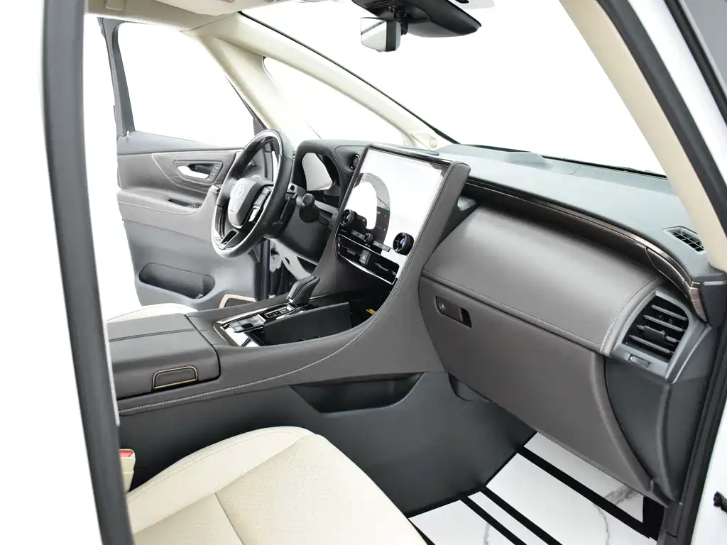 Toyota Alphard — миниатюра 11