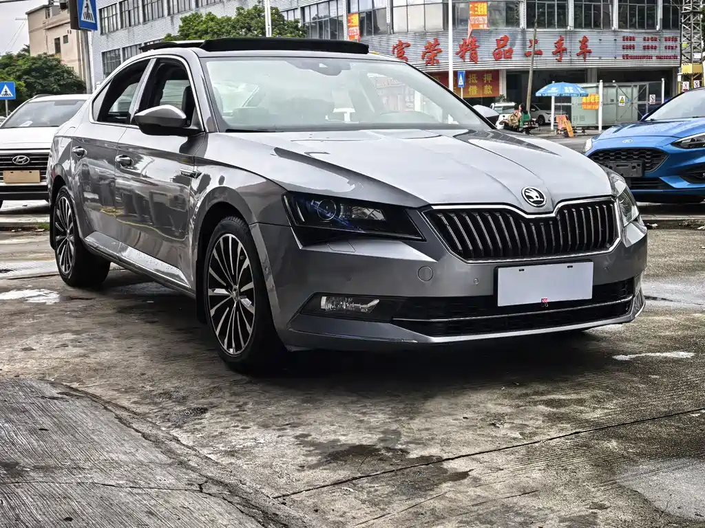 Skoda Superb — миниатюра 3