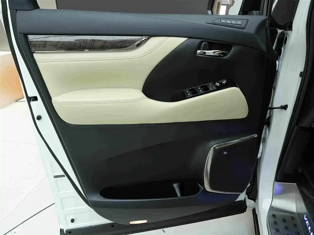 Toyota Vellfire — миниатюра 16
