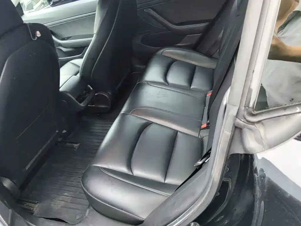 Tesla Model 3 — миниатюра 17