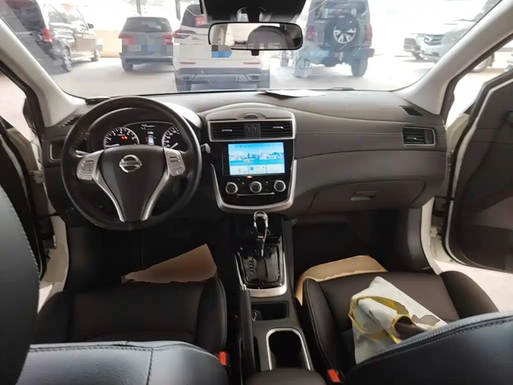 Nissan Tiida — миниатюра 10