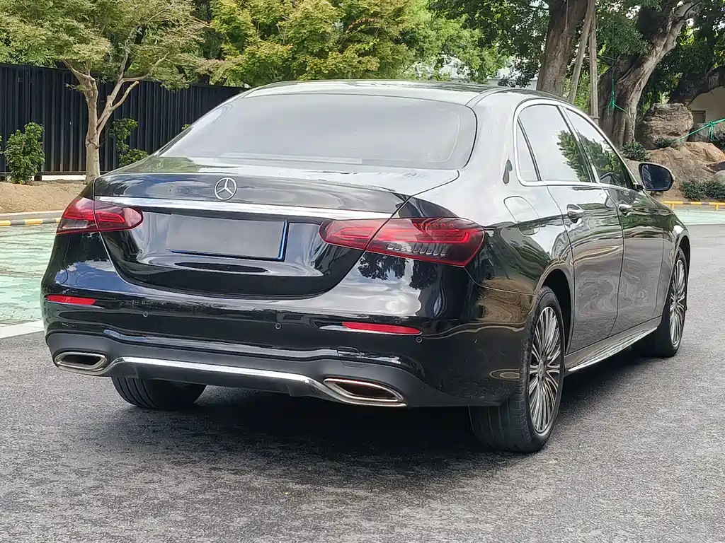 Mercedes-Benz E-Class — миниатюра 18