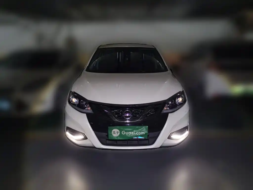 Nissan Tiida — миниатюра 2