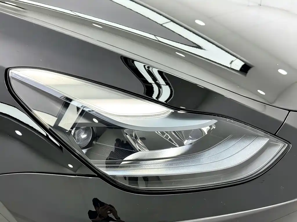 Tesla Model Y — миниатюра 22