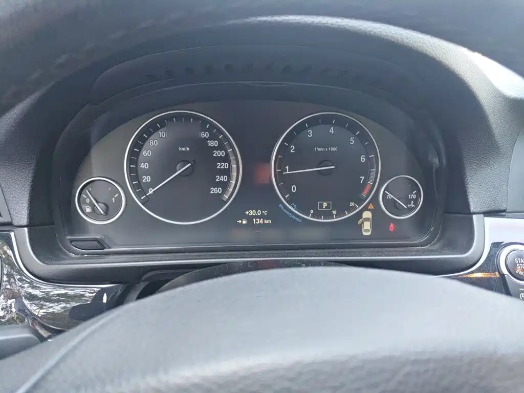 BMW 5 Series — миниатюра 4