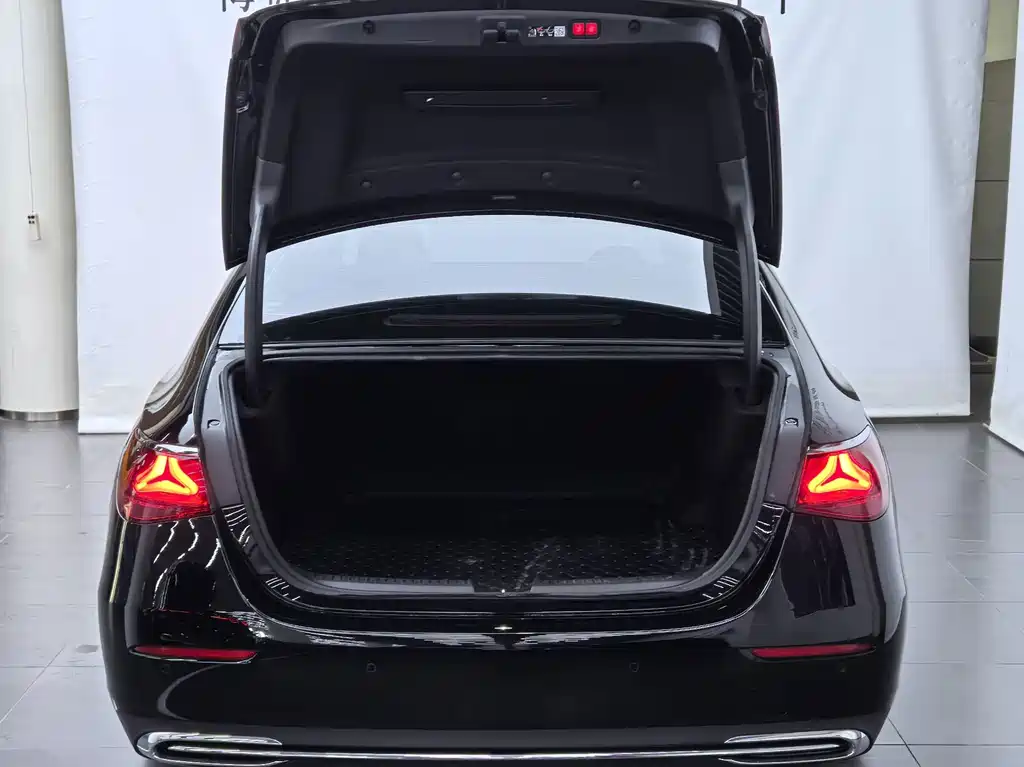 Mercedes-Benz E-Class — миниатюра 17