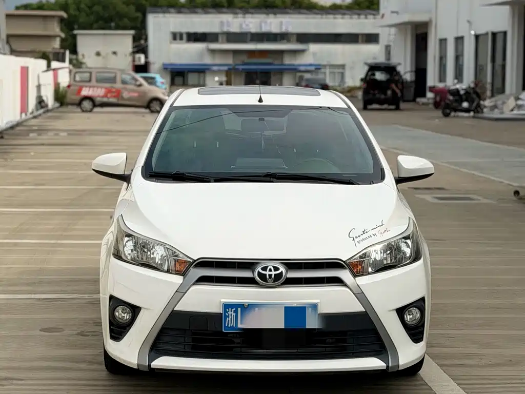 Toyota Yaris L — миниатюра 2