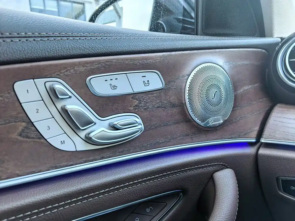 Mercedes-Benz E-Class — миниатюра 7