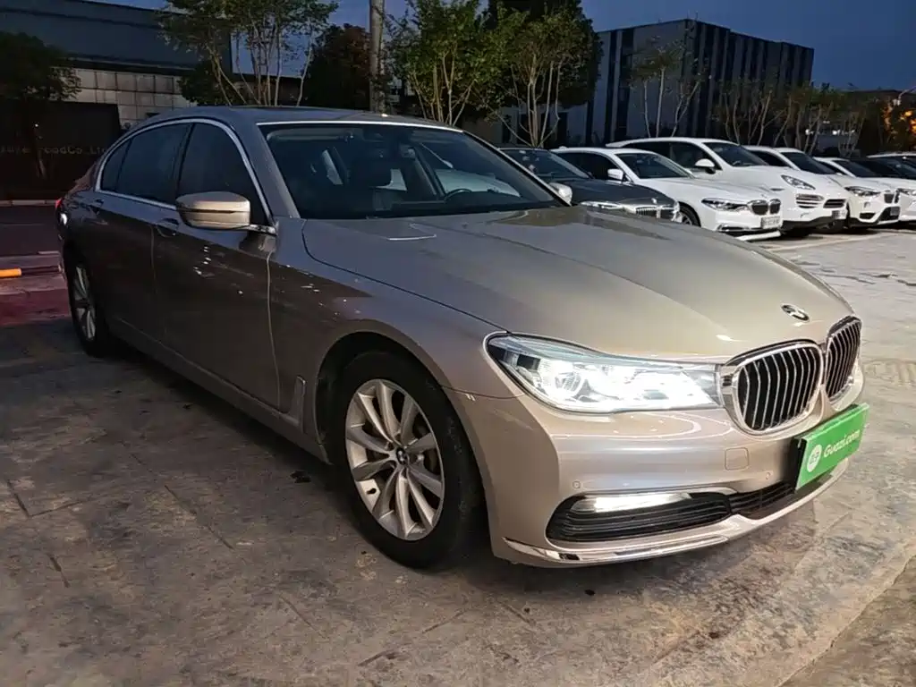 BMW 7 Series — миниатюра 4