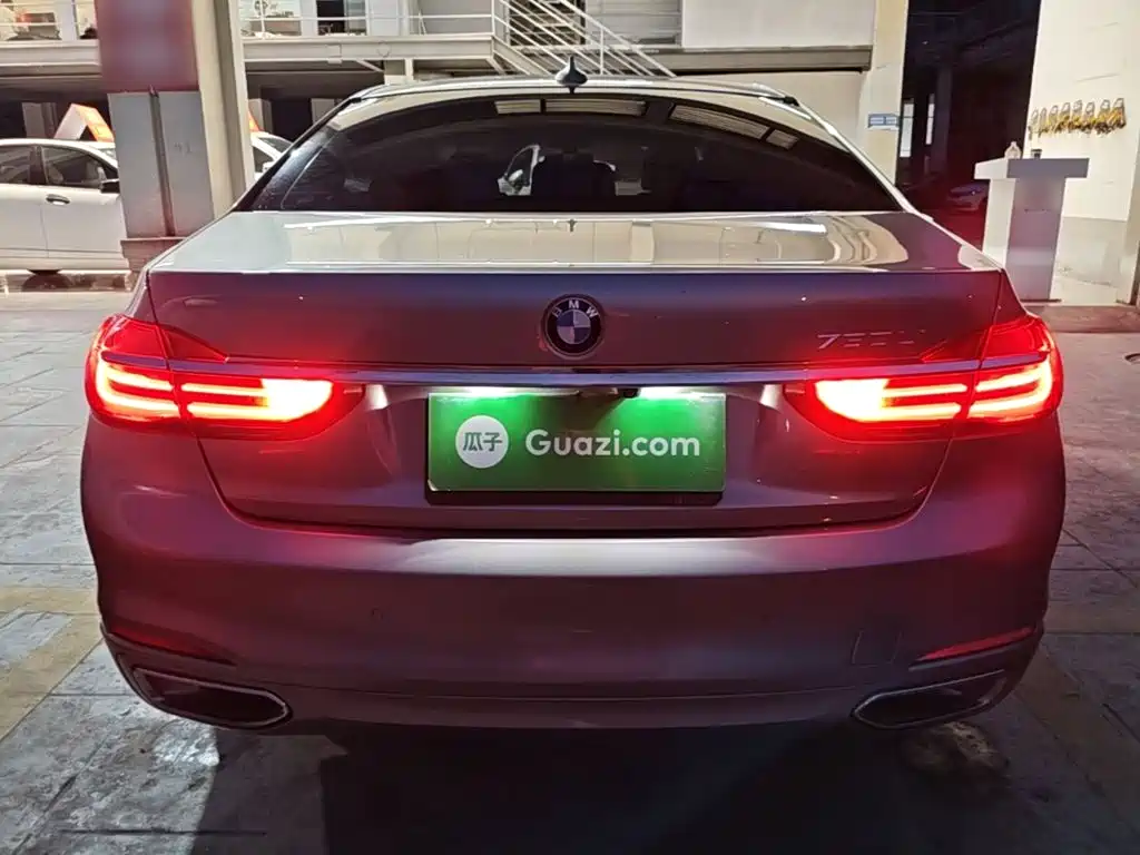 BMW 7 Series — миниатюра 6