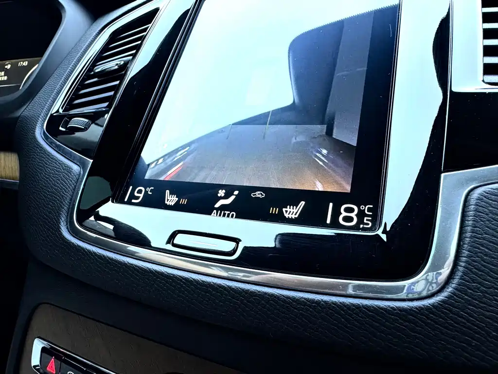 Volvo XC90 — миниатюра 27