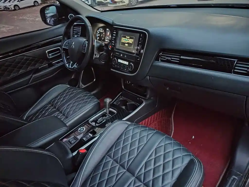 Mitsubishi Outlander — миниатюра 4