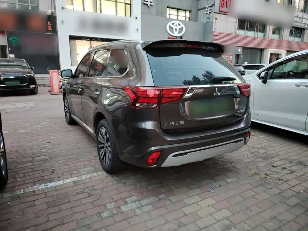 Mitsubishi Outlander — миниатюра 11