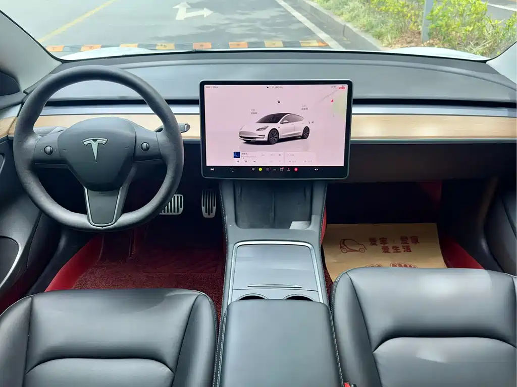 Tesla Model 3 — миниатюра 3