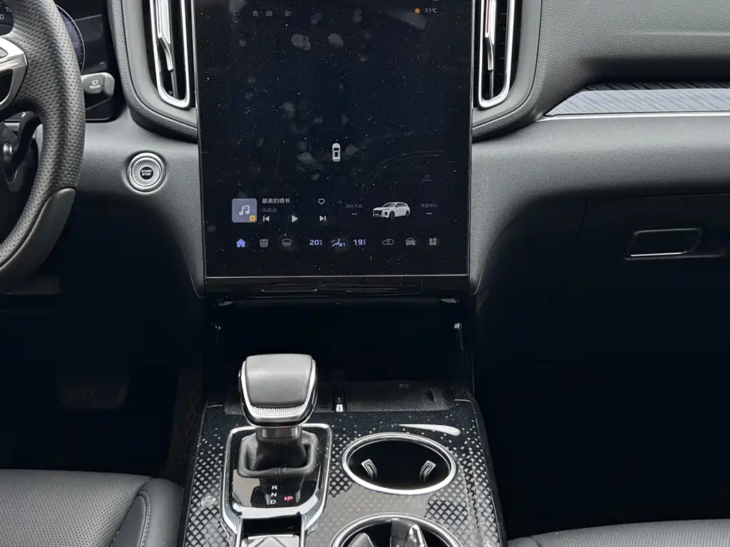 Hongqi Hongqi HS3 PHEV — миниатюра 6