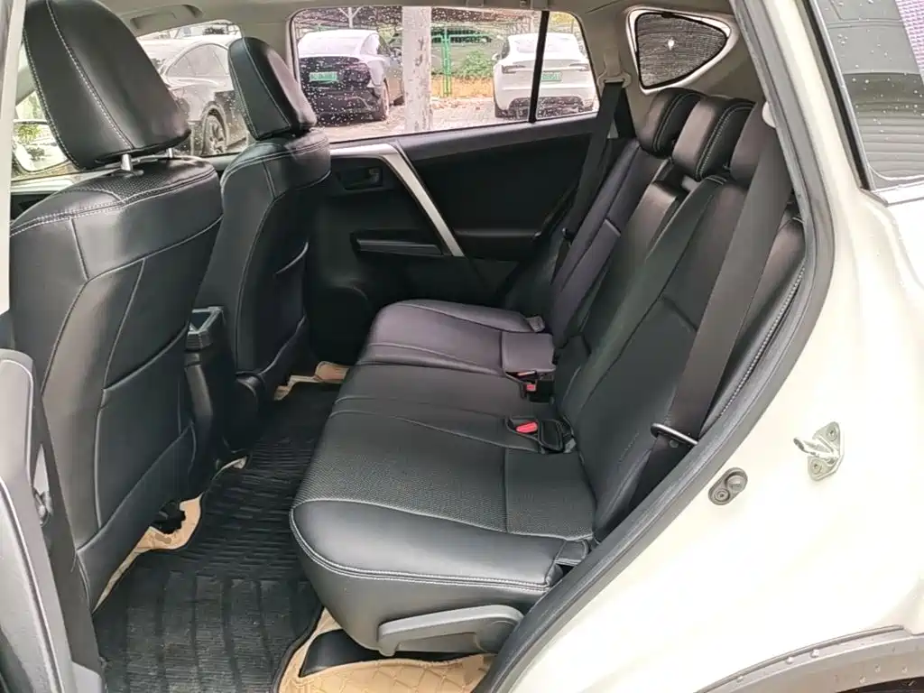 Toyota RAV4 — миниатюра 17